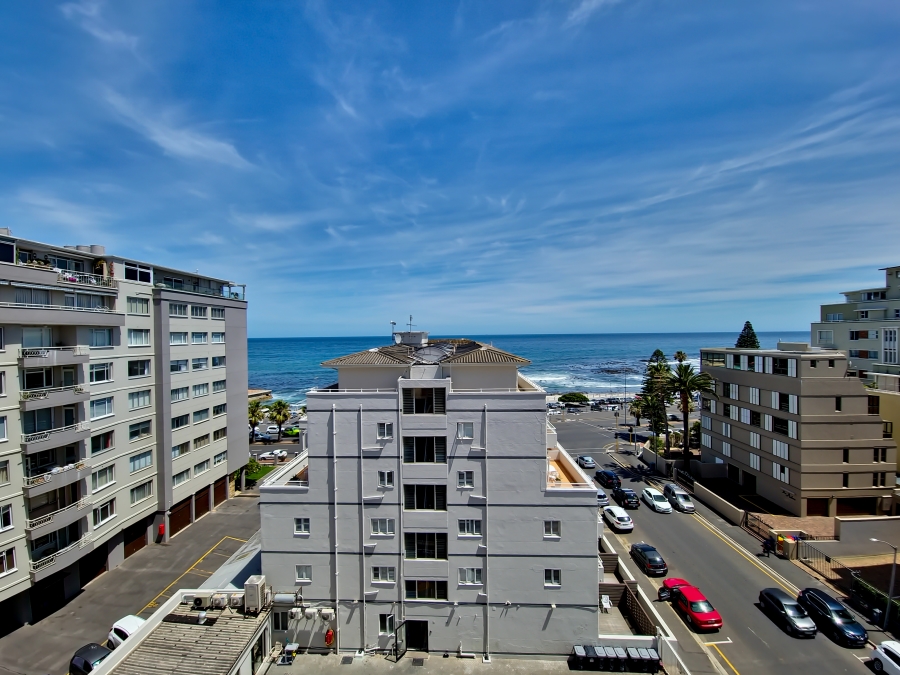 2 Bedroom Property for Sale in Sea Point Western Cape